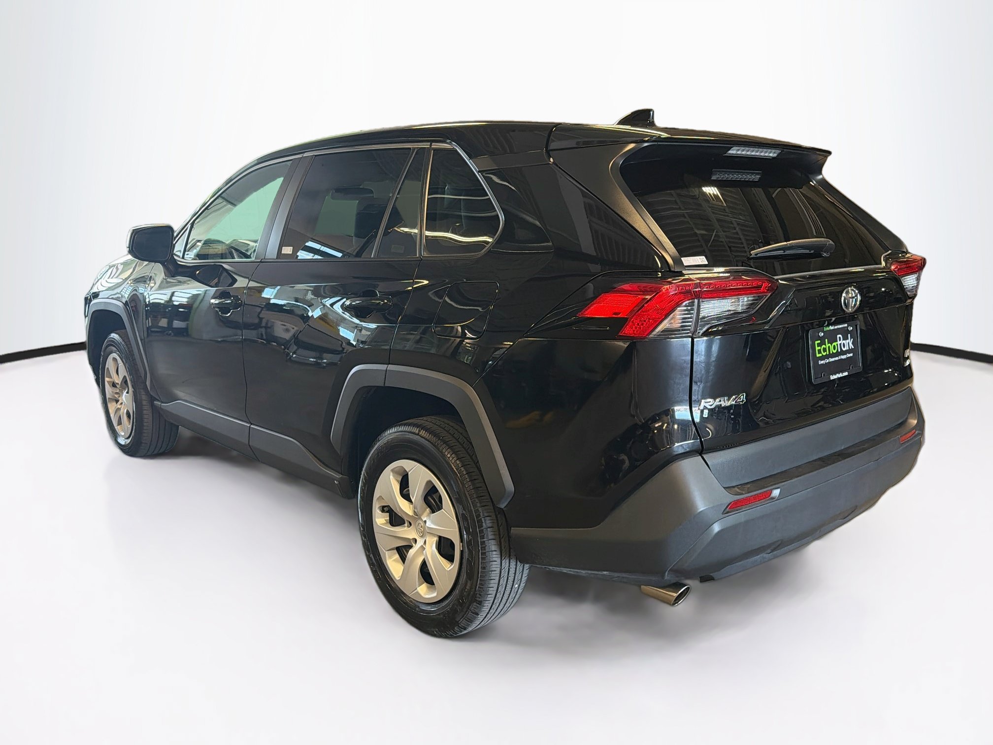 Used 2025 Toyota RAV4 LE AWD/4WD image 5