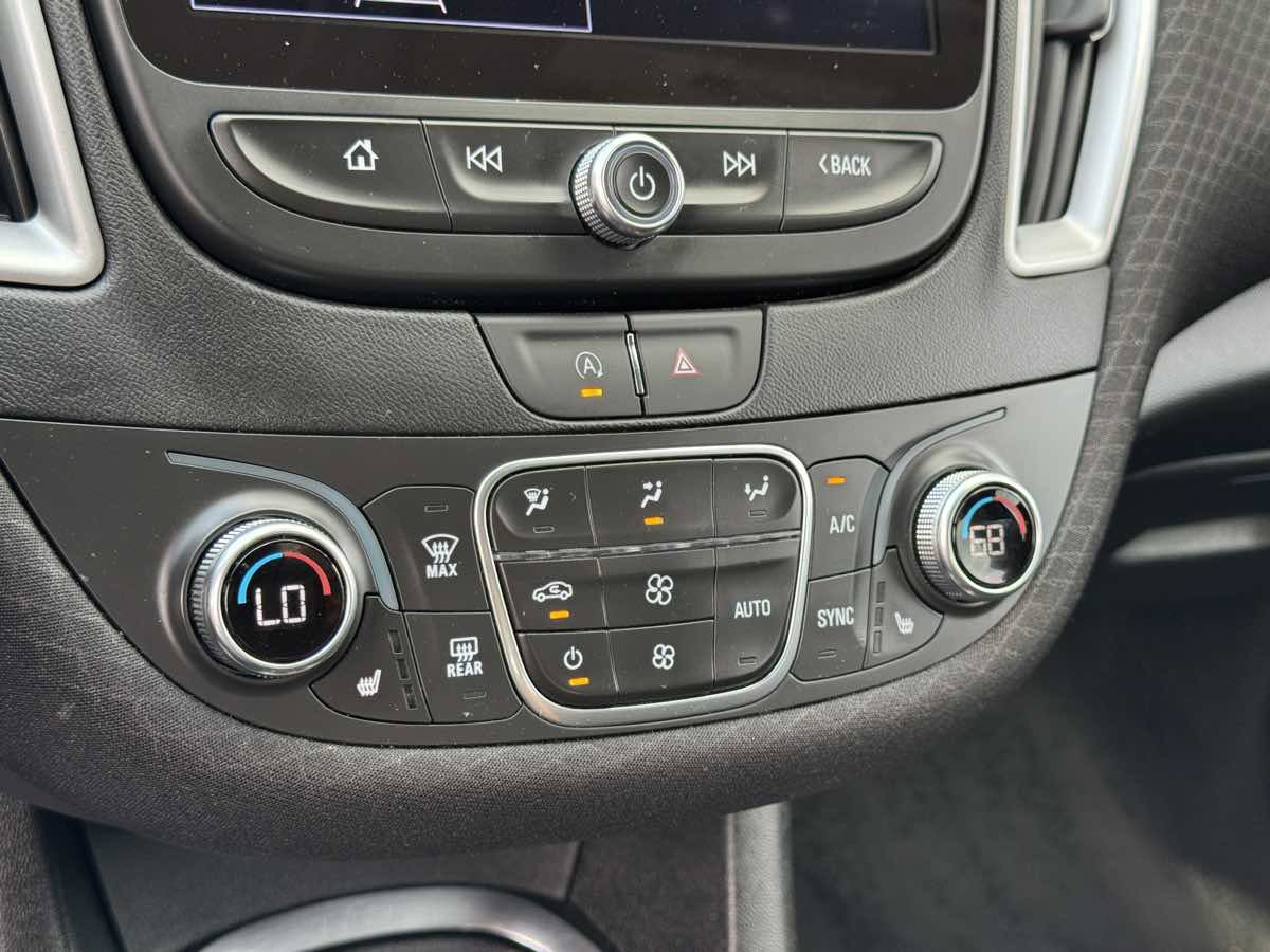 Used 2025 Chevrolet Malibu LT FWD image 31