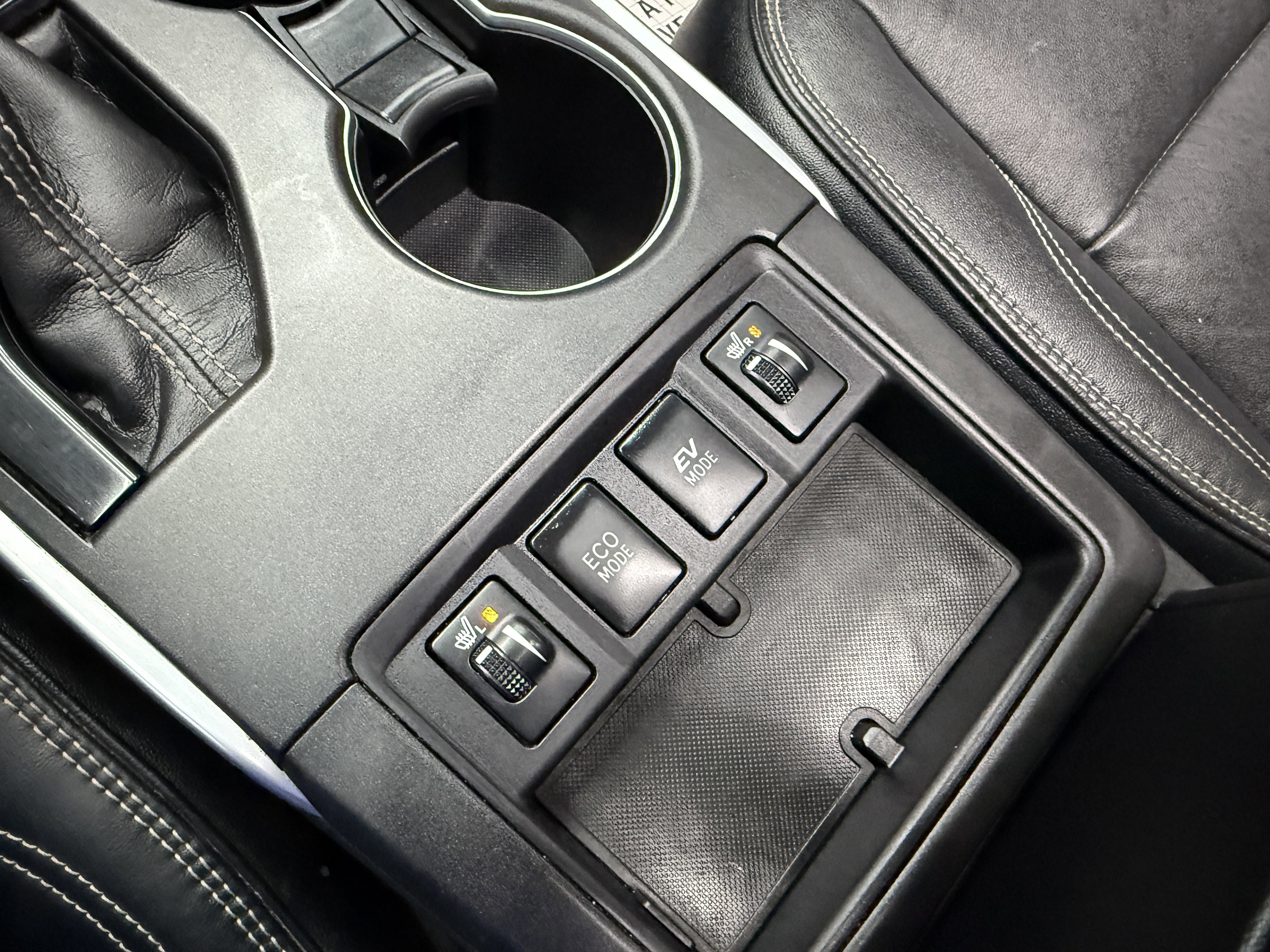 Used 2017 Toyota Camry XLE image 13