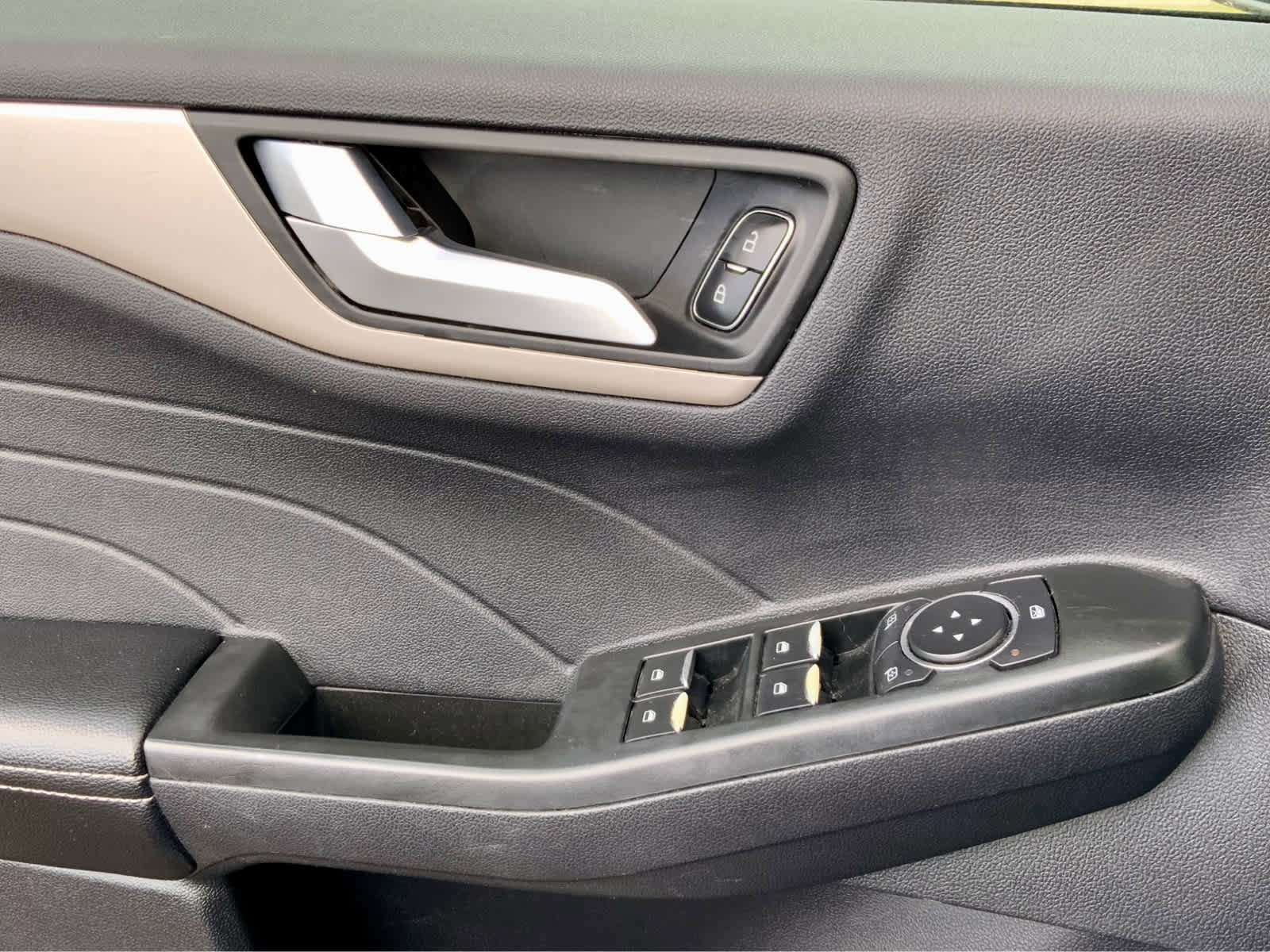 Used 2022 Ford Escape SEL image 45