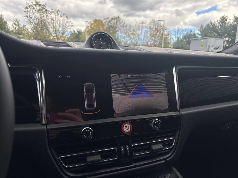 Certified 2026 Porsche Macan image 17