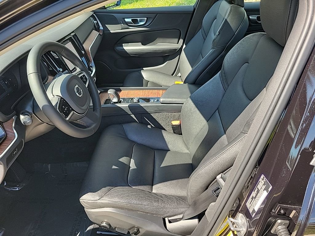 Used 2025 Volvo S60 B5 Plus AWD/4WD image 13