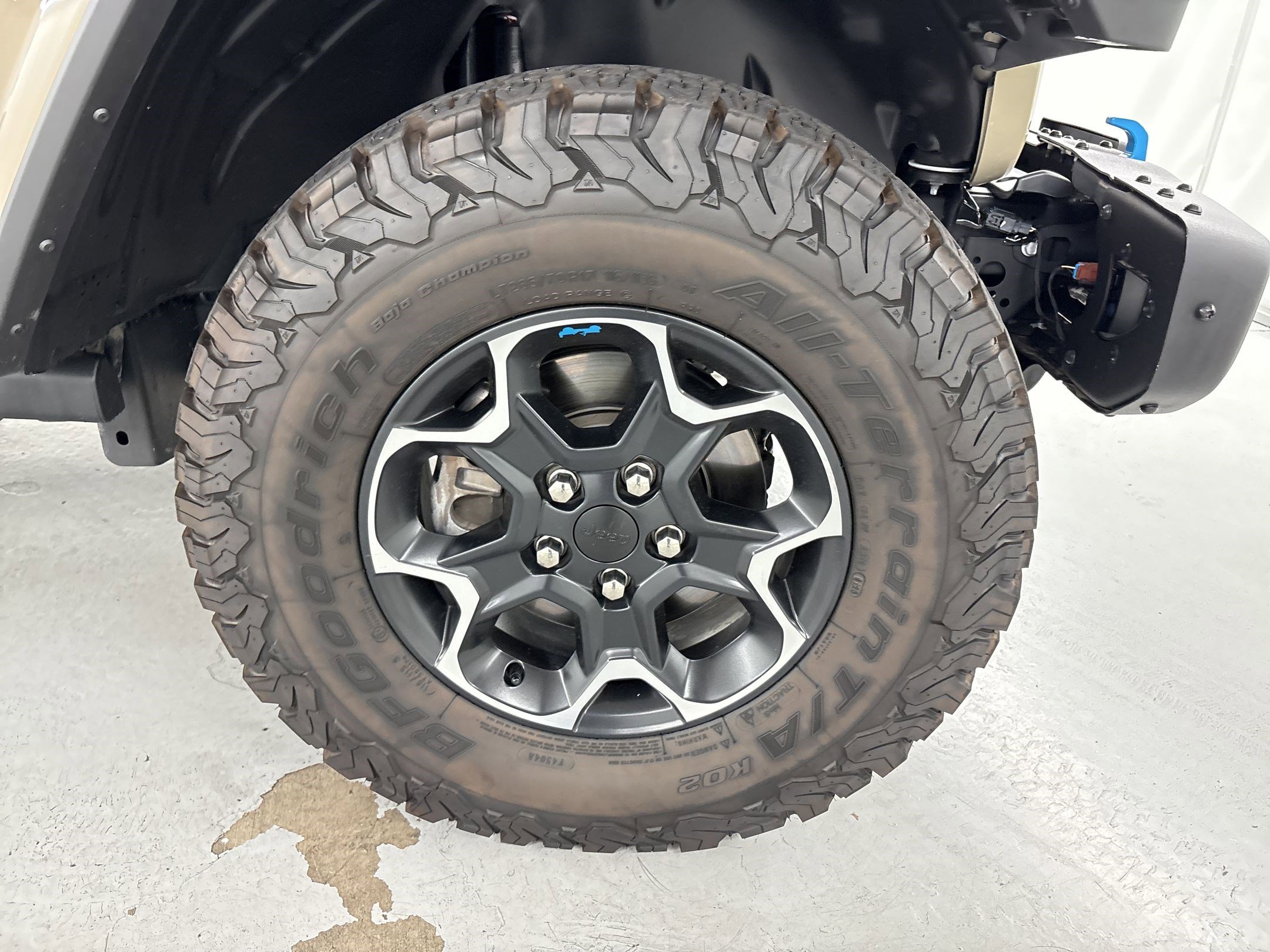 Used 2022 Jeep Wrangler Unlimited Rubicon 4xe w/ Steel Bumper Group AWD/4WD image 12