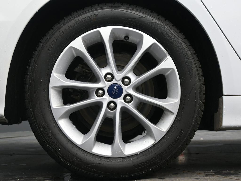 Used 2020 Ford Fusion SE image 9