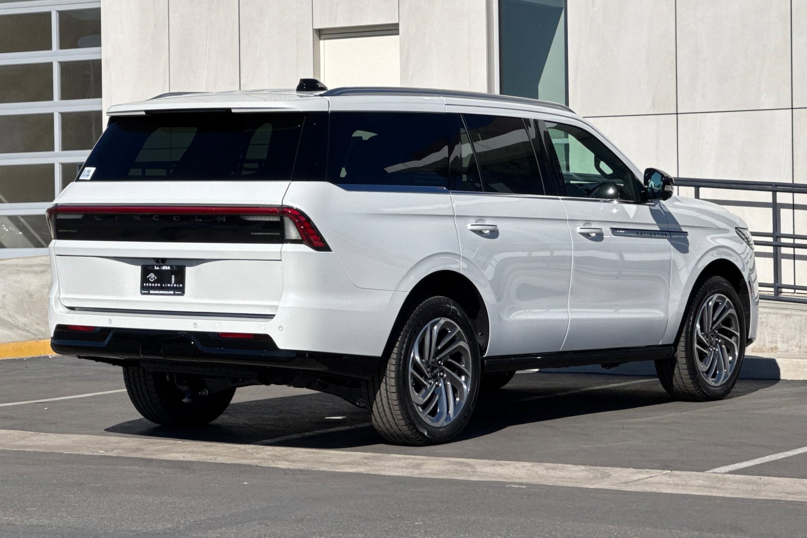 New 2025 Lincoln Navigator Reserve image 3