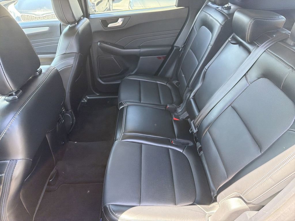Used 2025 Ford Escape Platinum AWD/4WD image 28