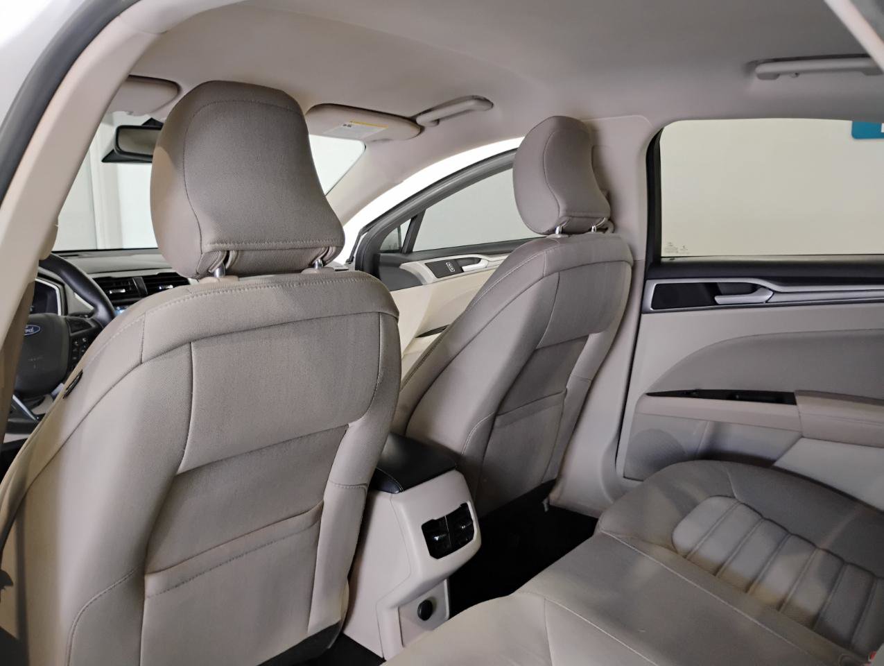 Used 2019 Ford Fusion SE image 45