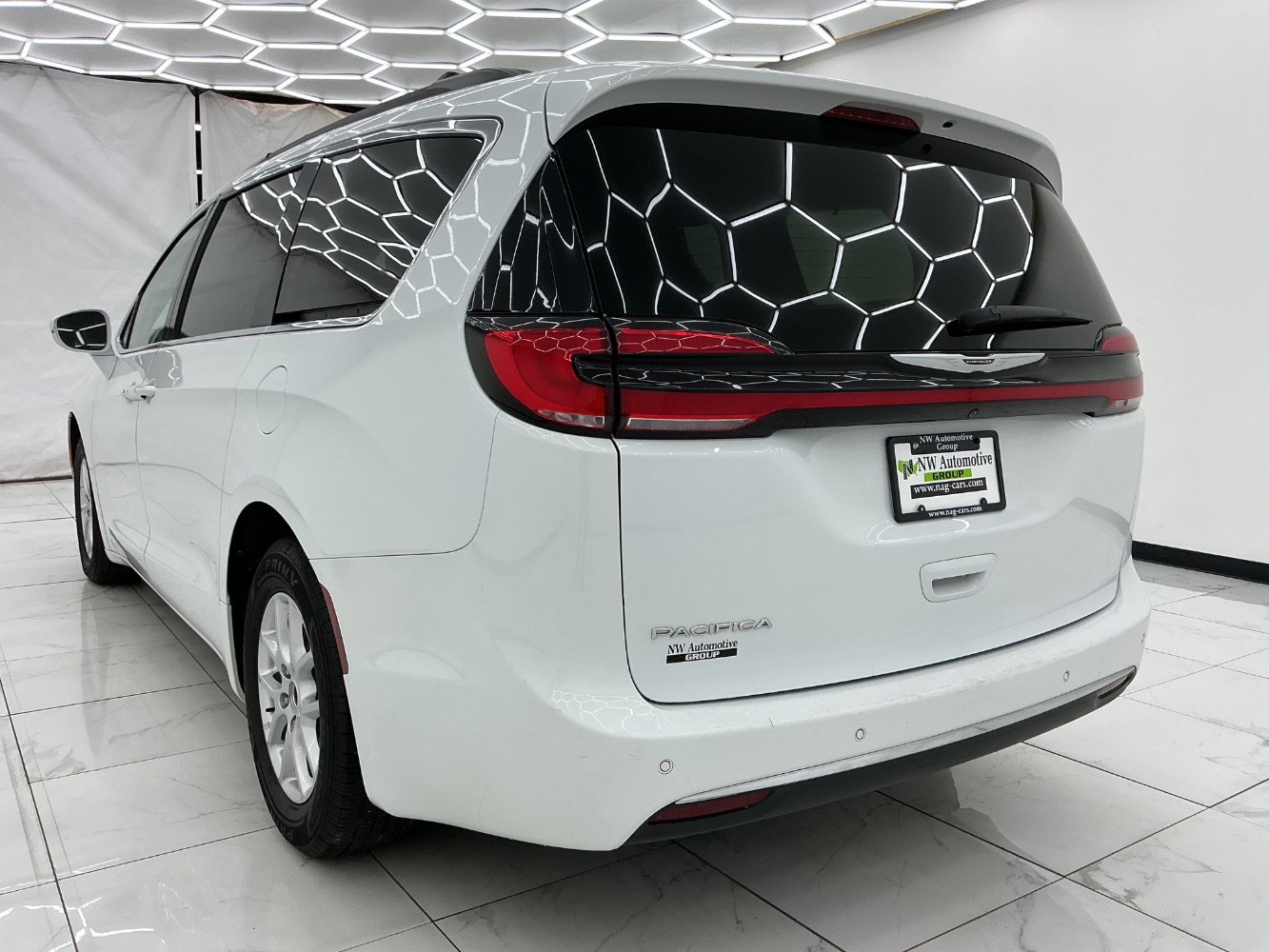 Used 2022 Chrysler Pacifica Touring-L FWD image 8