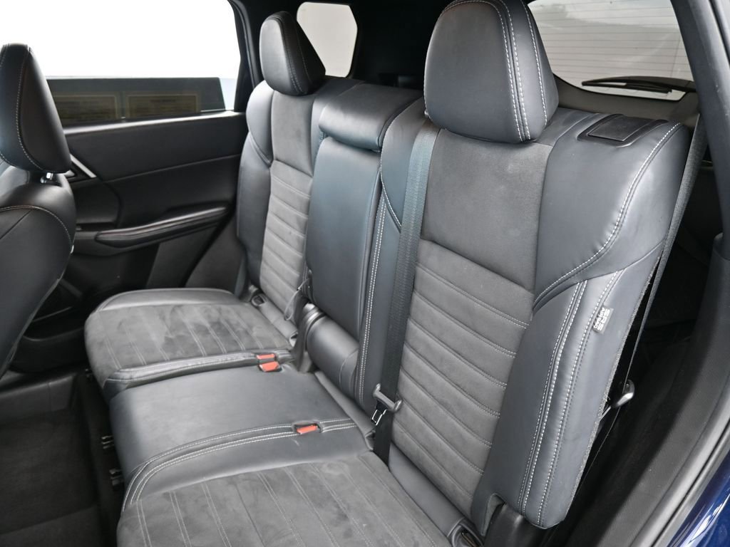 Used 2023 Mitsubishi Outlander SE image 41