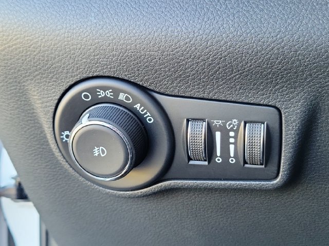 Used 2026 Jeep Compass Latitude AWD/4WD image 25