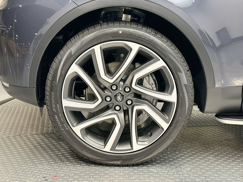 Certified 2025 Land Rover Discovery S AWD/4WD image 2