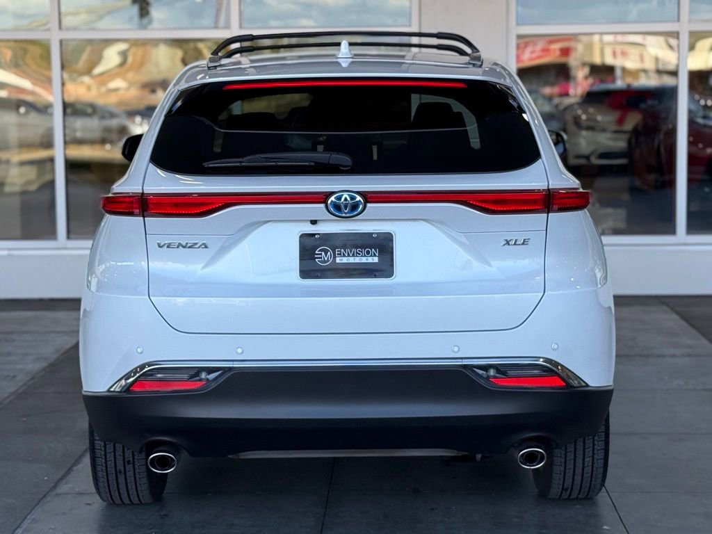 Certified 2023 Toyota Venza XLE image 11