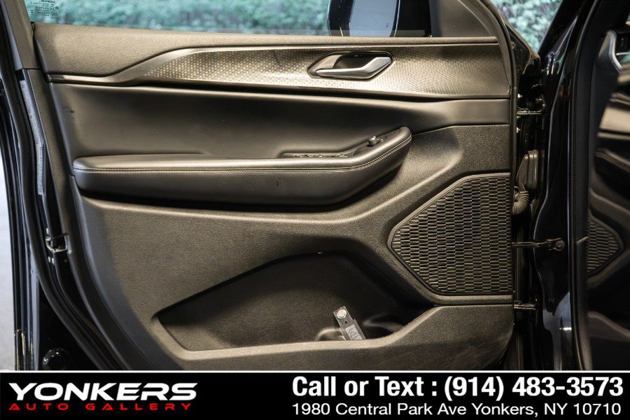 Used 2023 Jeep Grand Cherokee L Laredo AWD/4WD image 25