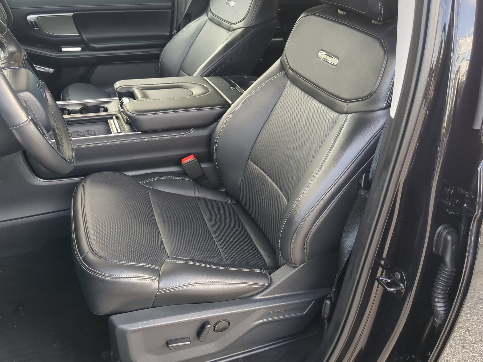 Certified 2025 Ford Expedition Max Platinum w/ Driver's Package AWD/4WD image 58