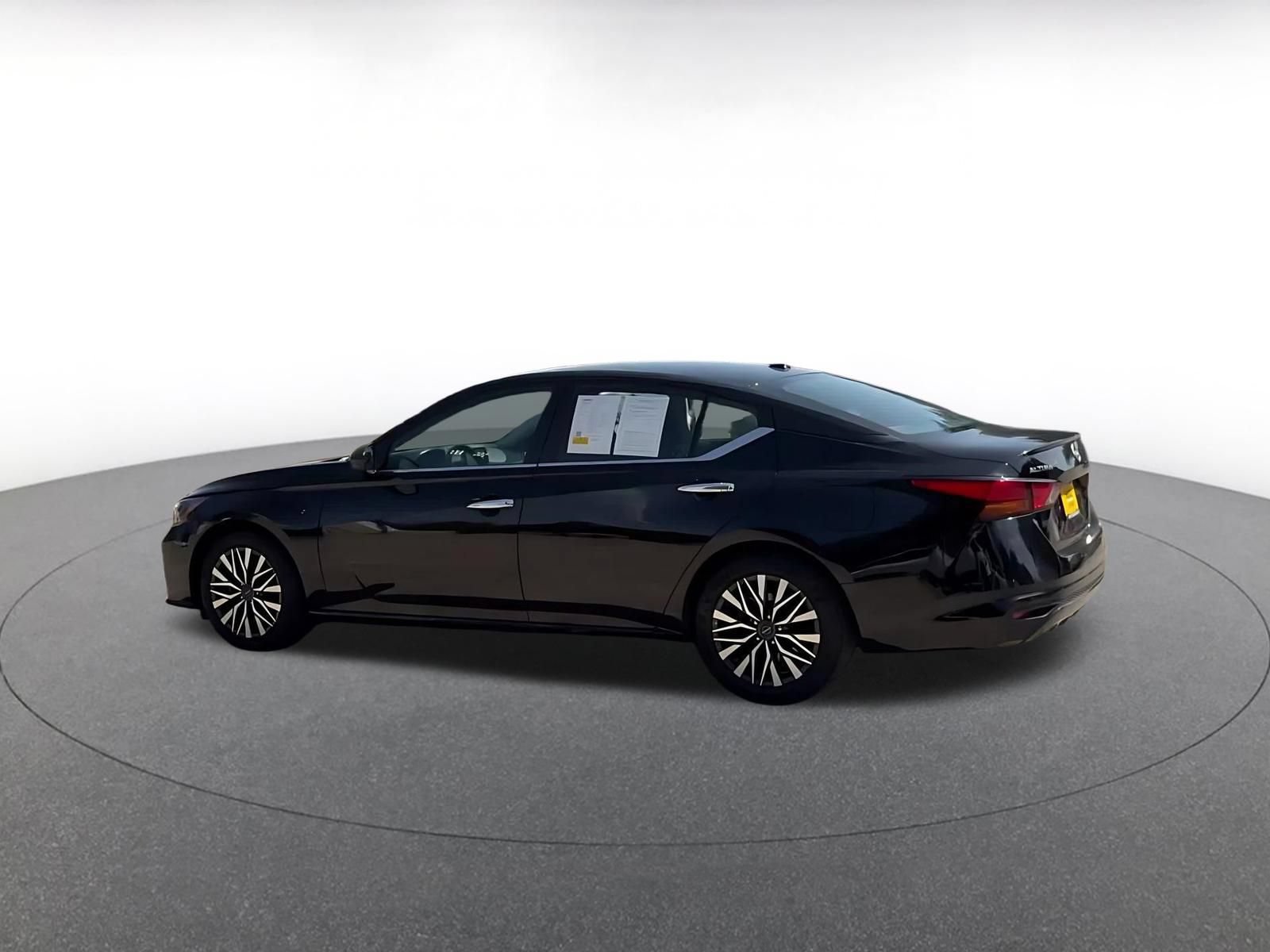 Used 2025 Nissan Altima 2.5 SV FWD image 8