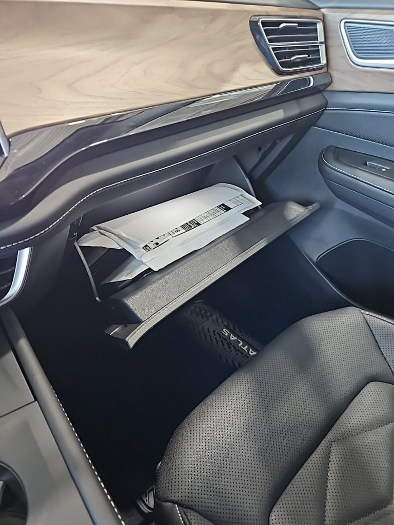 New 2026 Volkswagen Atlas SE image 28