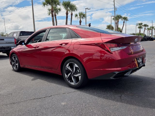 Used 2023 Hyundai Elantra Limited FWD image 5
