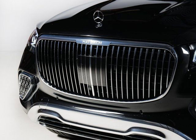 Used 2024 Mercedes-Benz Maybach GLS 600 4MATIC image 35