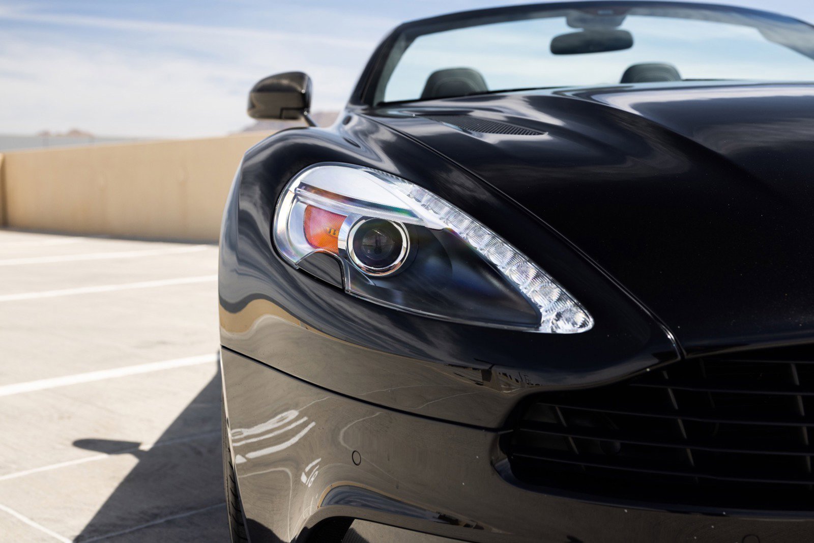 Used 2015 Aston Martin Vanquish Volante RWD image 21