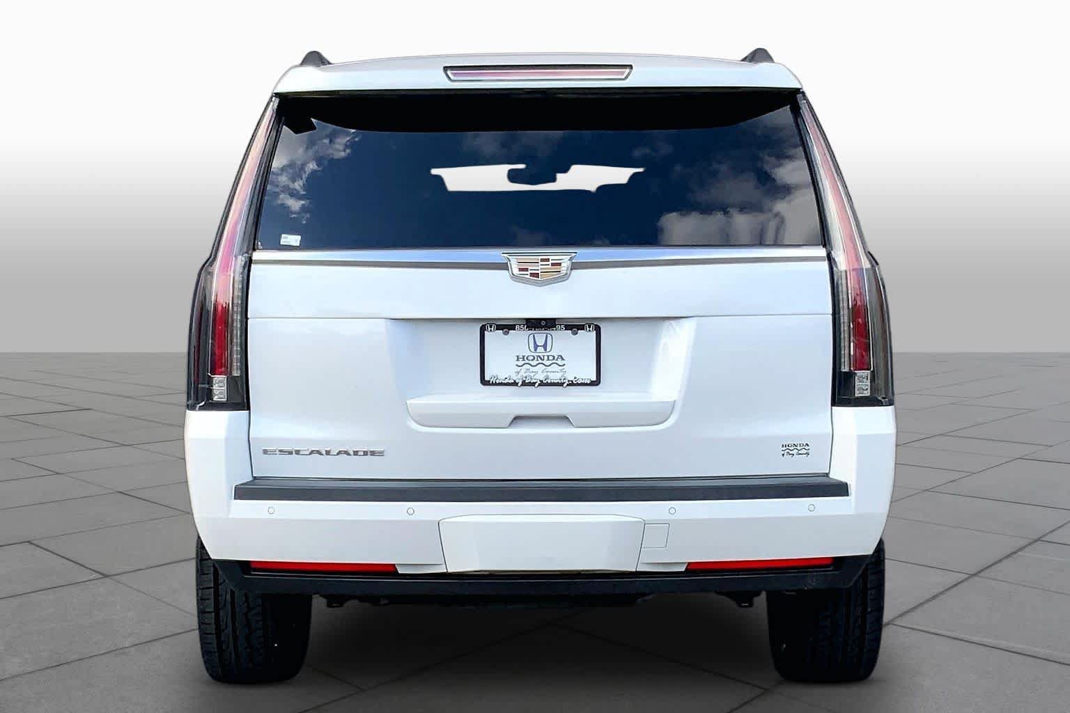 Used 2018 Cadillac Escalade Luxury AWD/4WD image 5