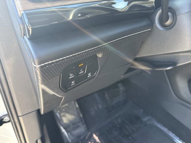 Used 2024 Volkswagen Atlas SE image 24