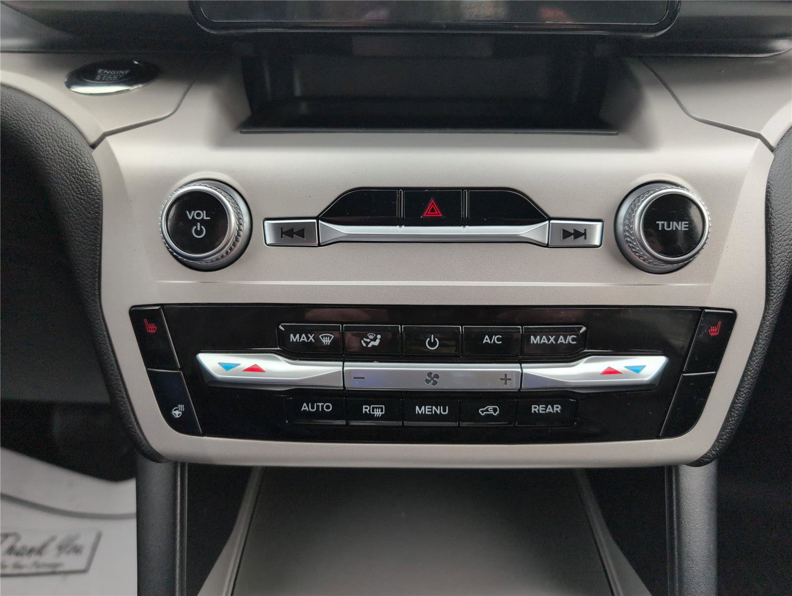 Used 2024 Ford Explorer XLT w/ Equipment Group 202A AWD/4WD image 28