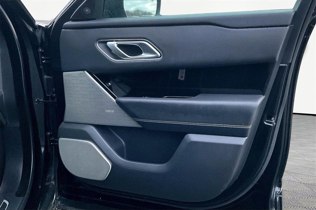 Used 2021 Land Rover Range Rover Velar R-Dynamic S image 30