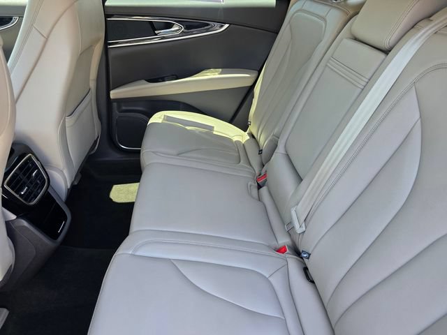Used 2022 Lincoln Nautilus FWD w/ Premium Package image 9