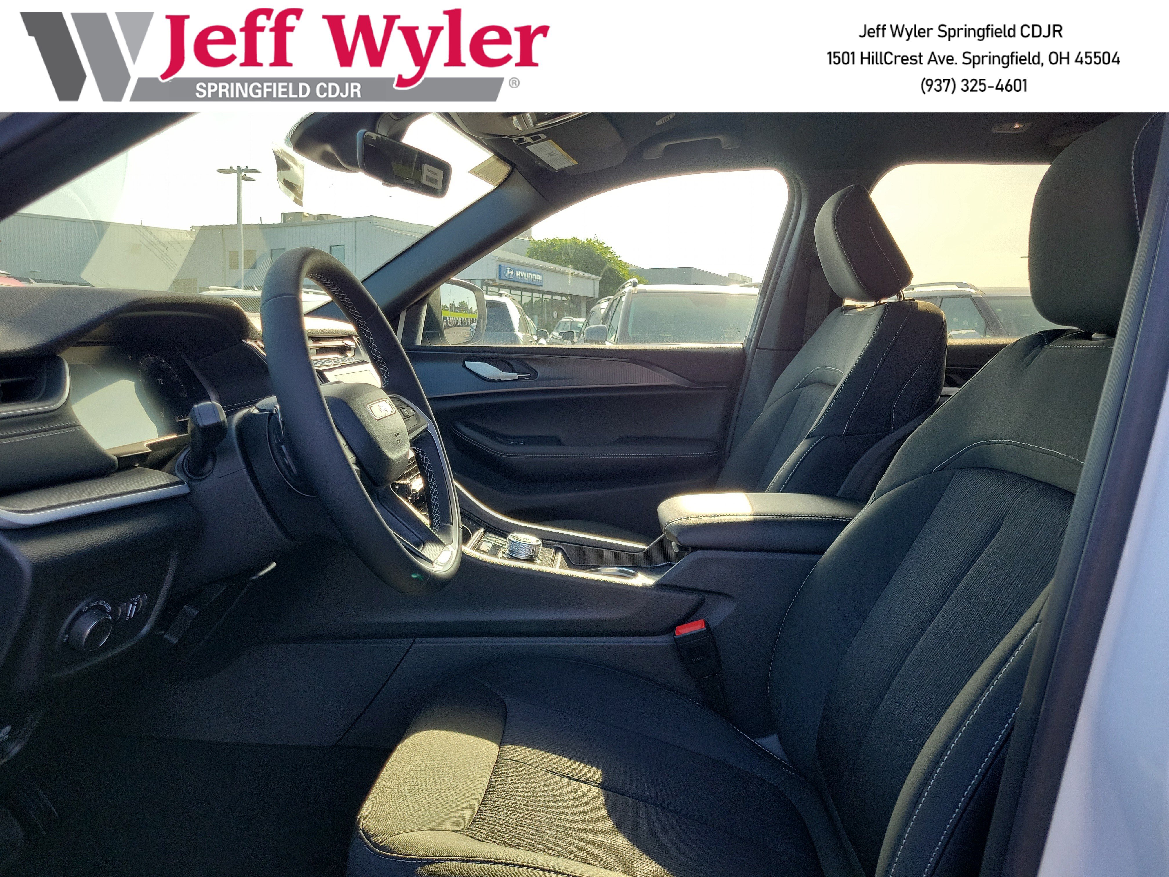New 2026 Jeep Grand Cherokee Laredo AWD/4WD image 15