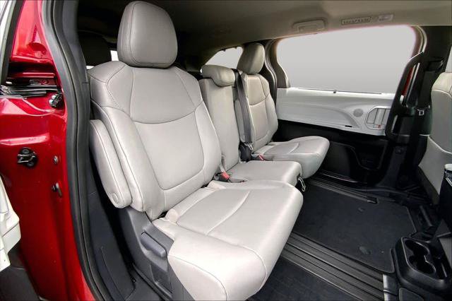 Certified 2026 Toyota Sienna XLE FWD image 19