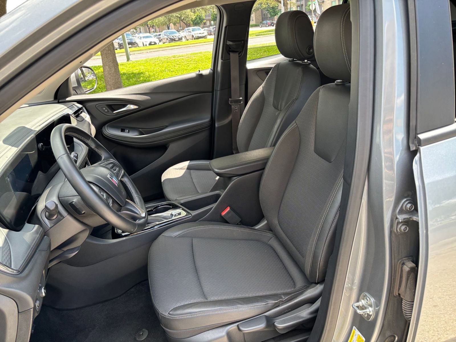 Used 2025 Buick Encore GX Preferred FWD image 31