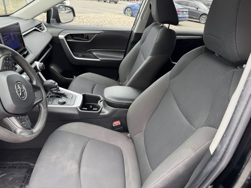 Used 2023 Toyota RAV4 LE AWD/4WD image 15