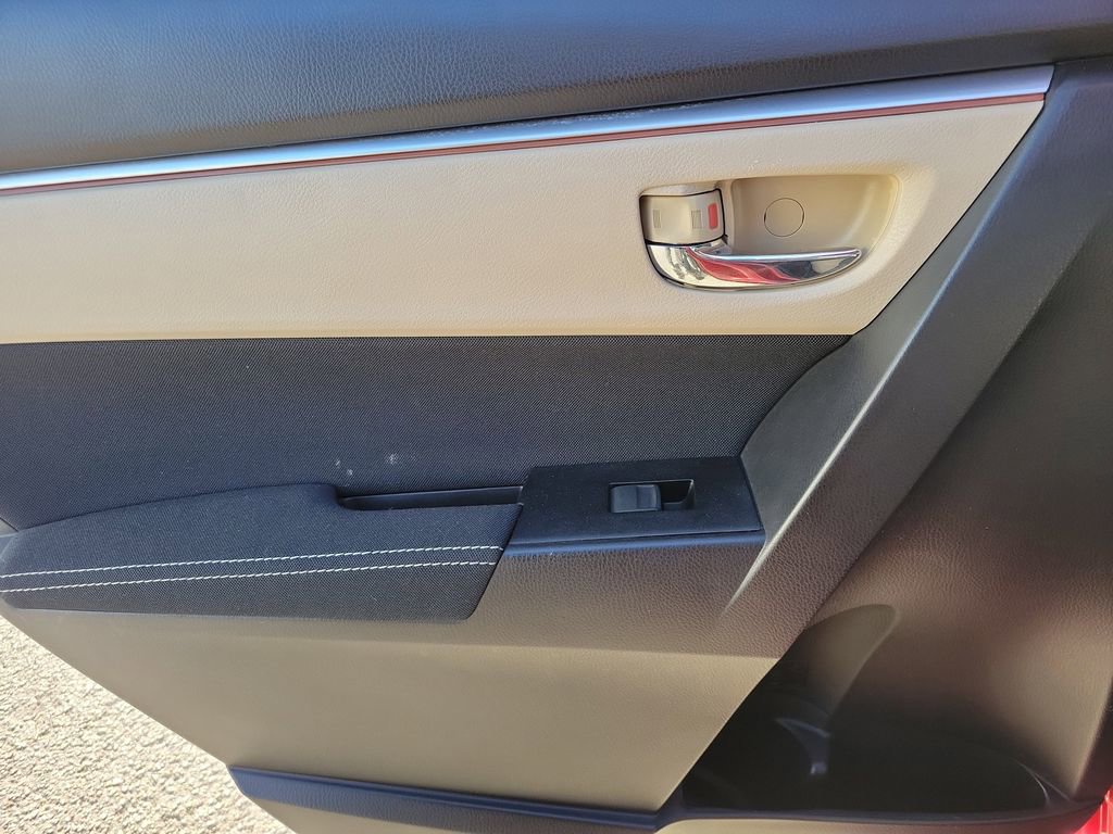 Used 2015 Toyota Corolla LE image 8