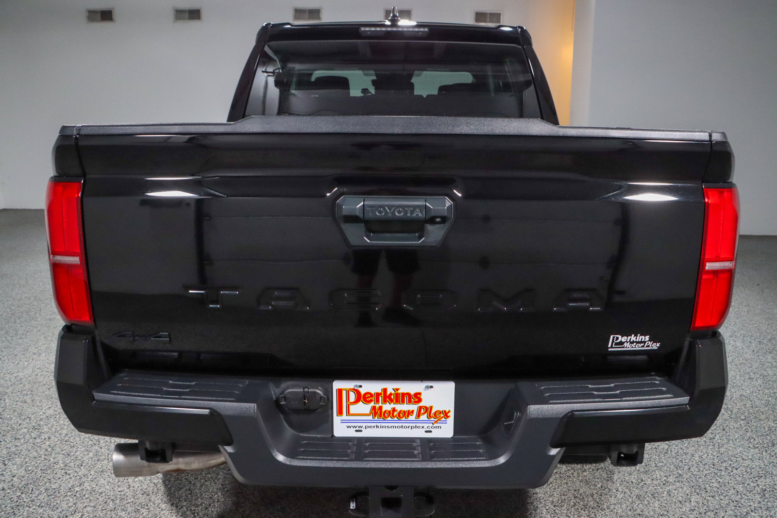 Used 2024 Toyota Tacoma TRD Off-Road AWD/4WD image 8