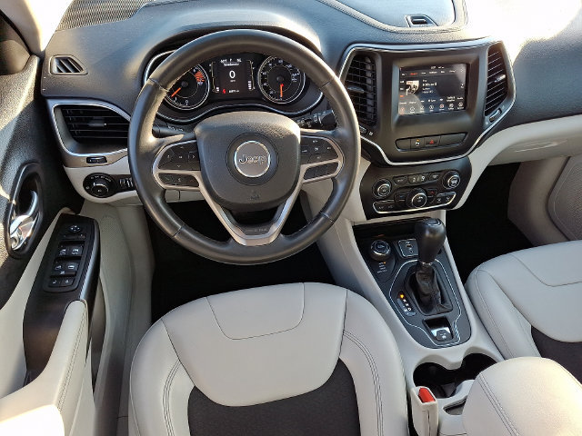 Used 2020 Jeep Cherokee Latitude Plus AWD/4WD image 2