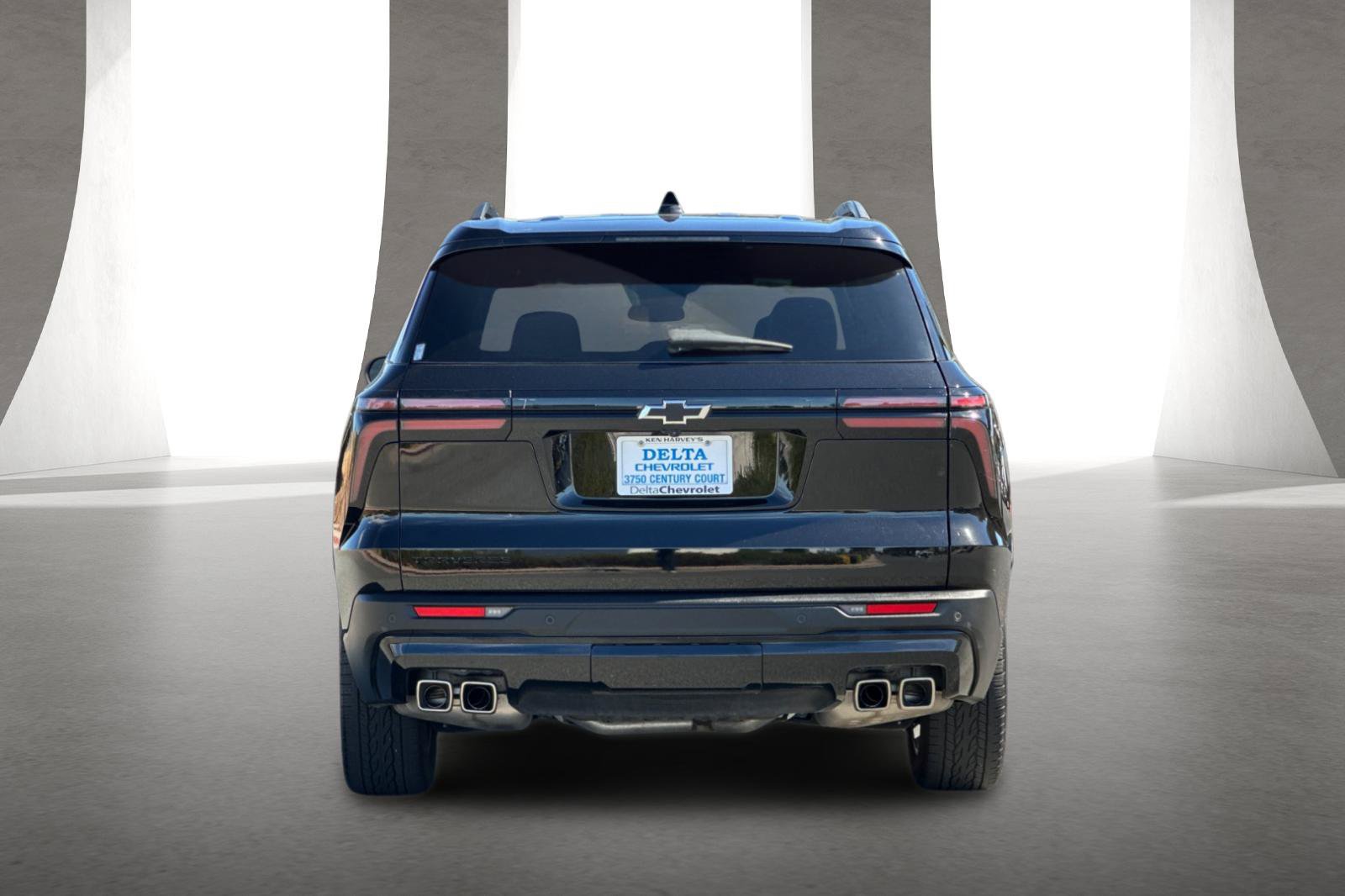 Used 2024 Chevrolet Traverse LT w/ Midnight/Sport Edition FWD image 5