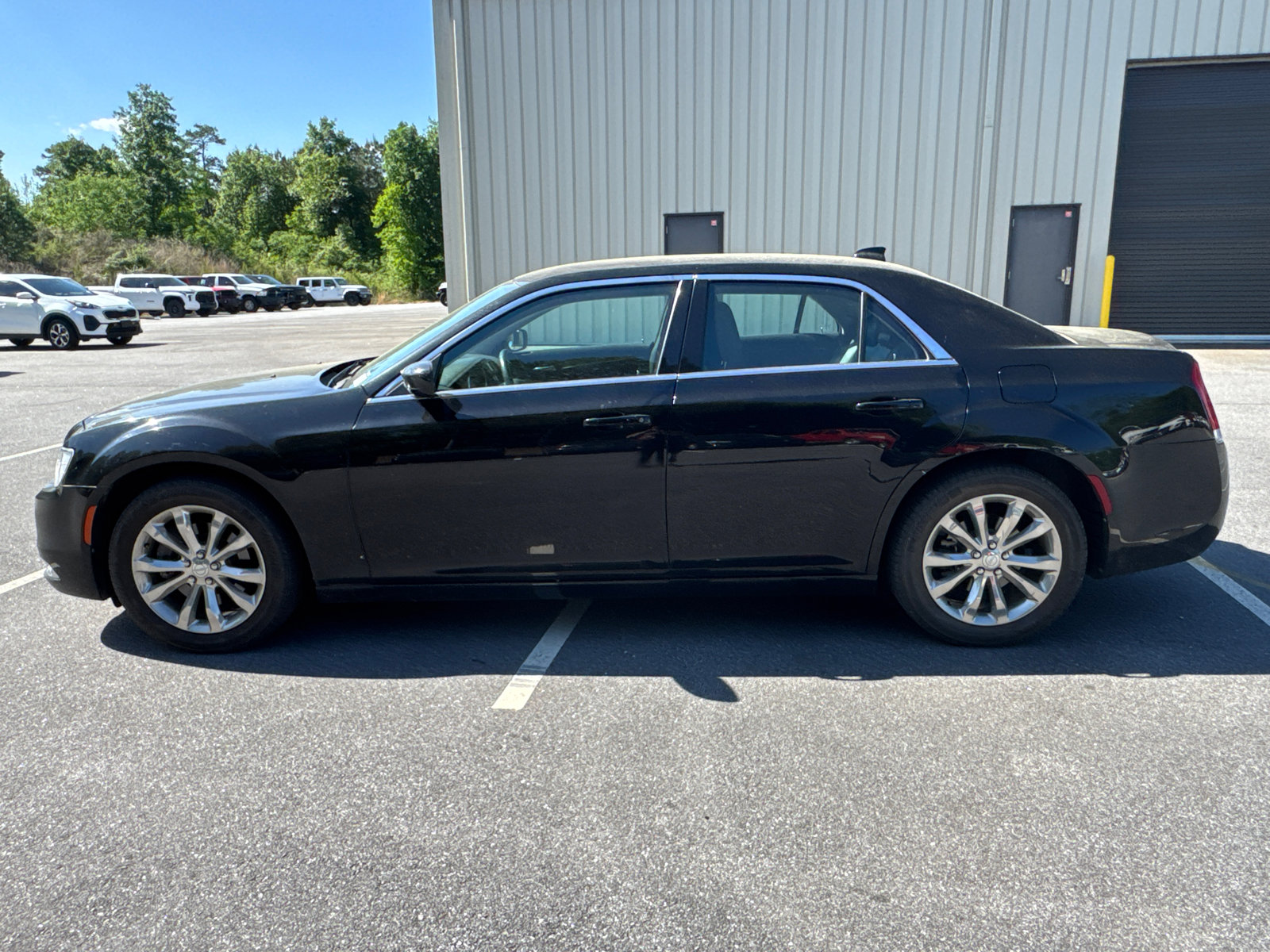 Used 2018 Chrysler 300 Touring L image 8
