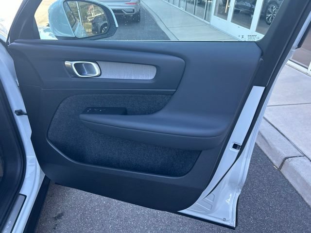 Certified 2025 Volvo XC40 B5 Plus AWD/4WD image 14