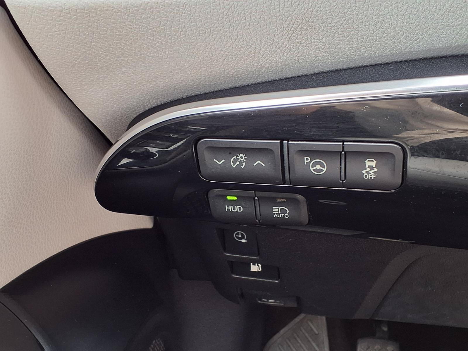 Used 2017 Toyota Prius Prime Advanced w/ Carpet Mat Package FWD image 15