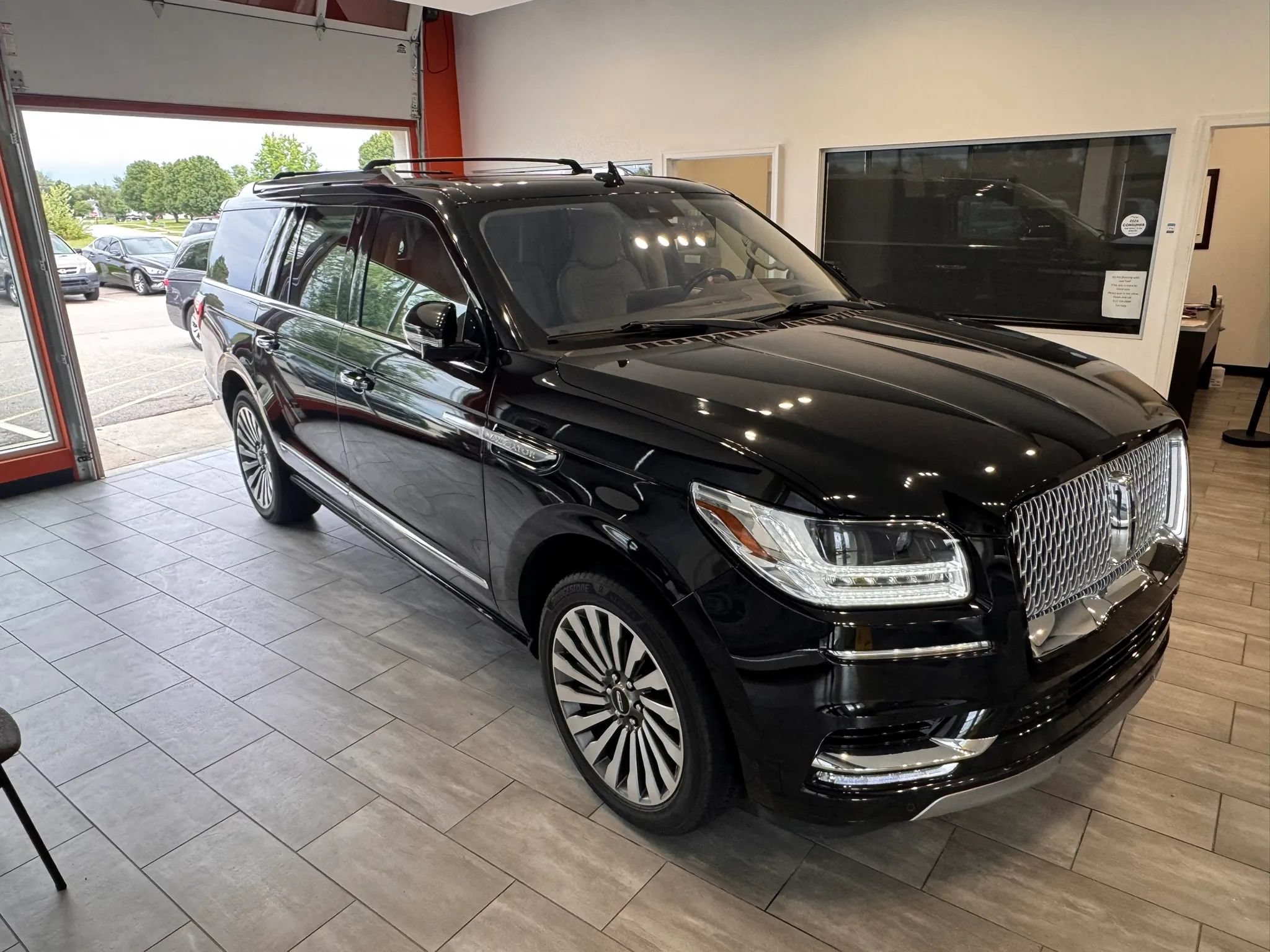 Used 2019 Lincoln Navigator L Reserve w/ Cargo Package AWD/4WD image 5