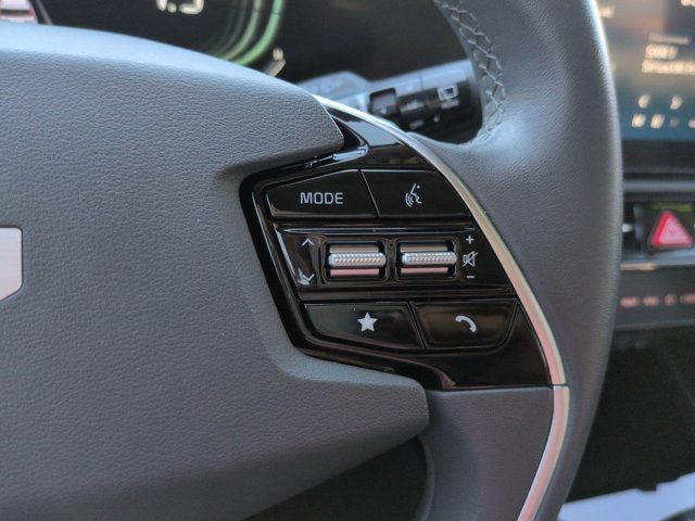Used 2024 Kia Niro EX FWD image 25