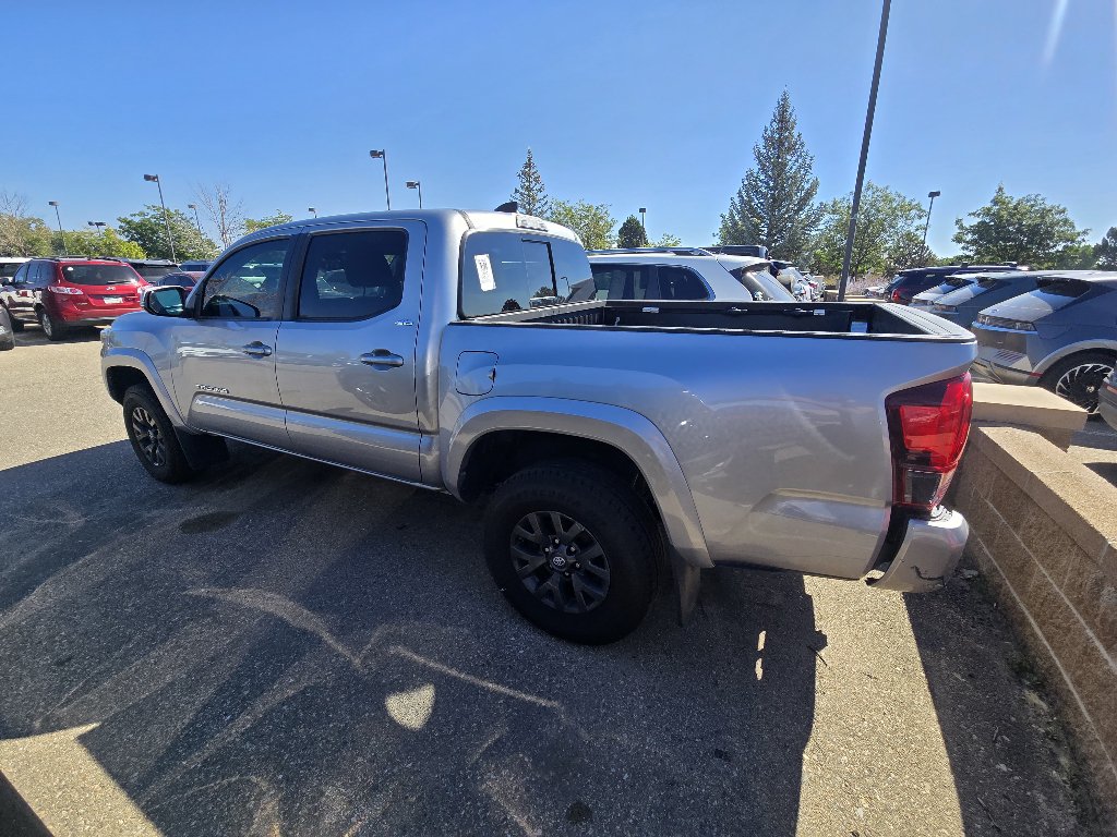 Used 2020 Toyota Tacoma SR5 AWD/4WD image 2