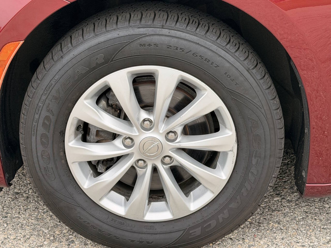Used 2018 Chrysler Pacifica Touring-L FWD image 9