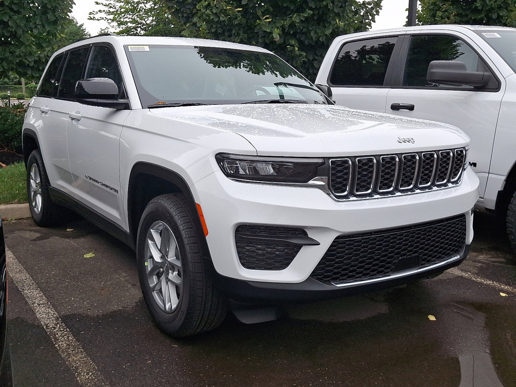 New 2025 Jeep Grand Cherokee Laredo X w/ Luxury Tech Group I image 3