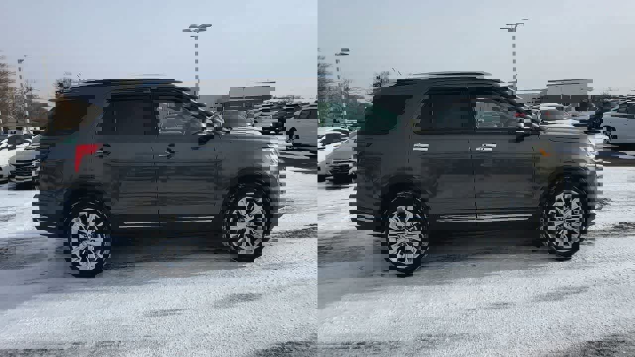 Used 2018 Ford Explorer Limited w/ Equipment Group 301A image 9