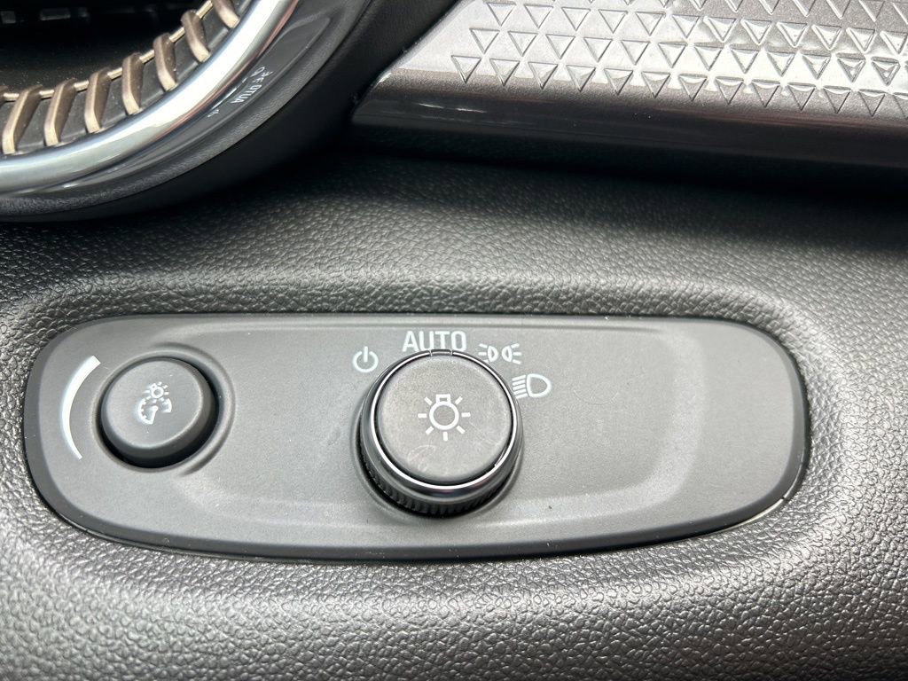 Used 2025 Chevrolet Trax ACTIV w/ Driver Confidence Package image 24