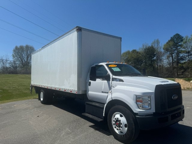 Used 2022 Ford F750 2WD Regular Cab Super Duty image 1