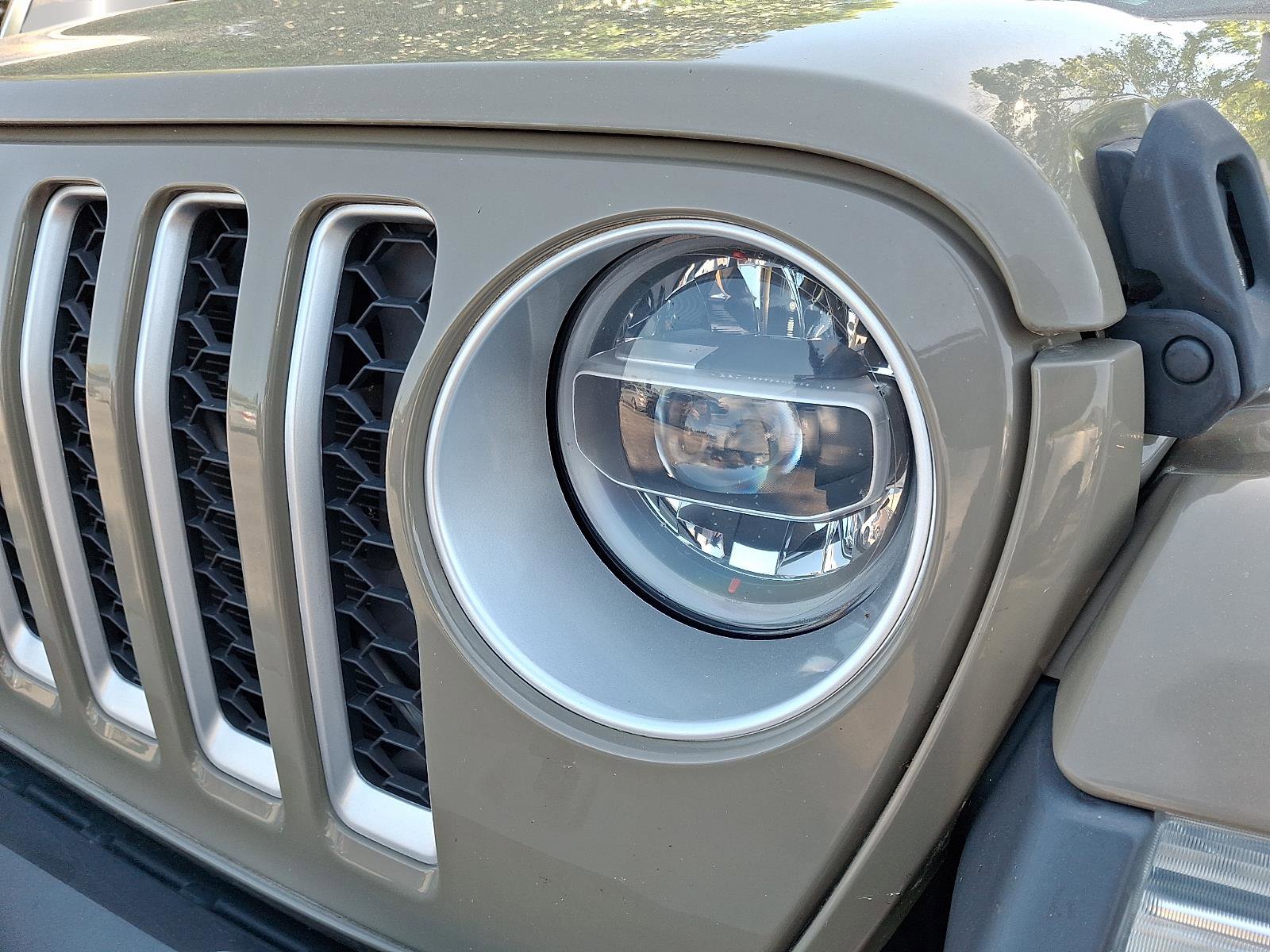Used 2020 Jeep Gladiator Overland AWD/4WD image 9