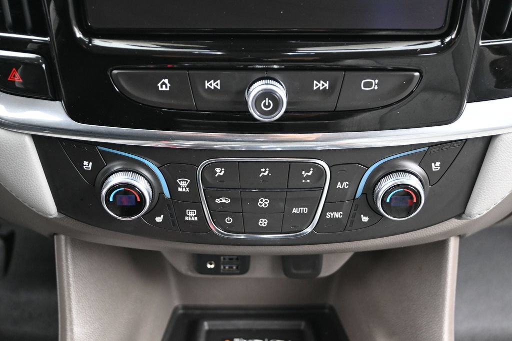 Used 2021 Chevrolet Traverse Premier FWD image 17