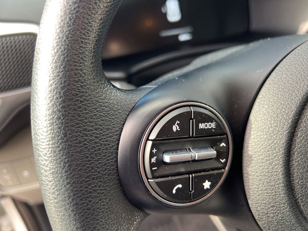 Used 2025 Kia Soul LX FWD image 17